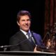 Tom Cruise recebendo prêmio de cinema