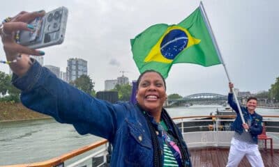 Delegação brasileira no Rio Sena