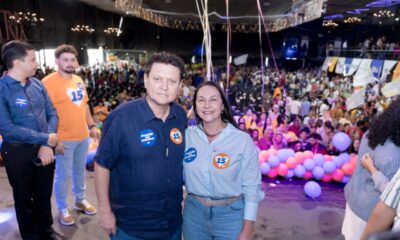 Euclério Sampaio no palanque, ao lado de Shymenne Benevicto de Castro. Foto: Max Garcia