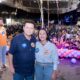 Euclério Sampaio no palanque, ao lado de Shymenne Benevicto de Castro. Foto: Max Garcia