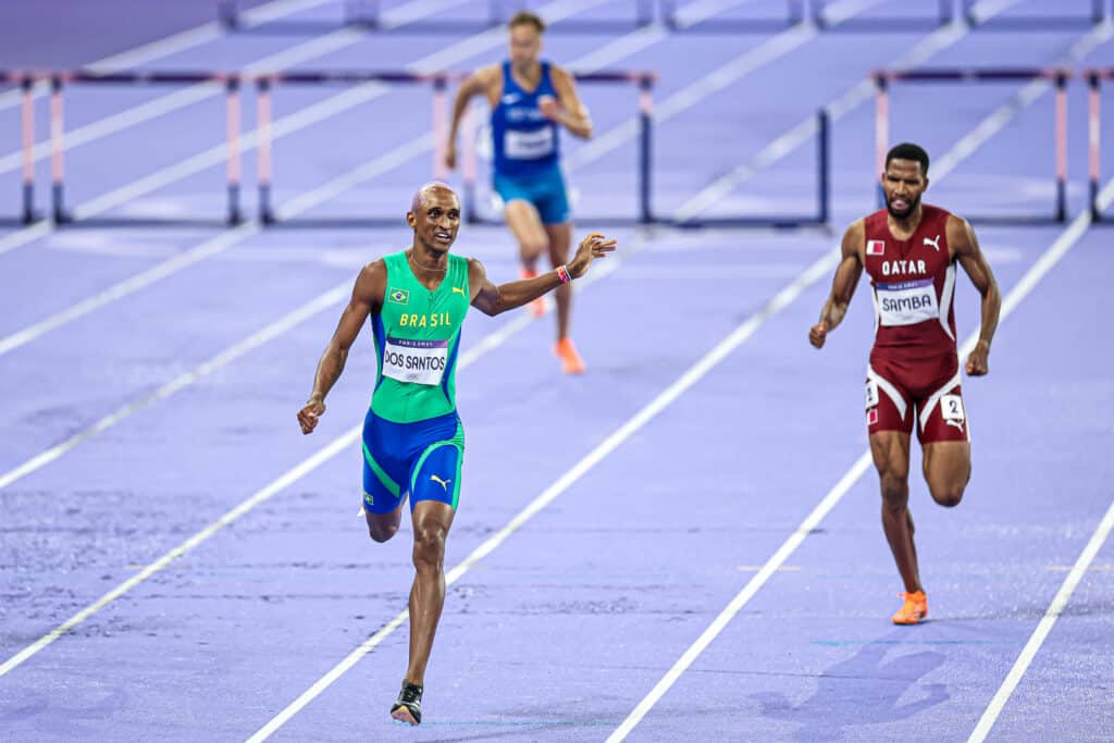 Na final dos 400m com barreiras, o brasileiro Alison dos Santos, o Piu, ganhou a medalha de bronze. Foto: Wander Roberto/COB