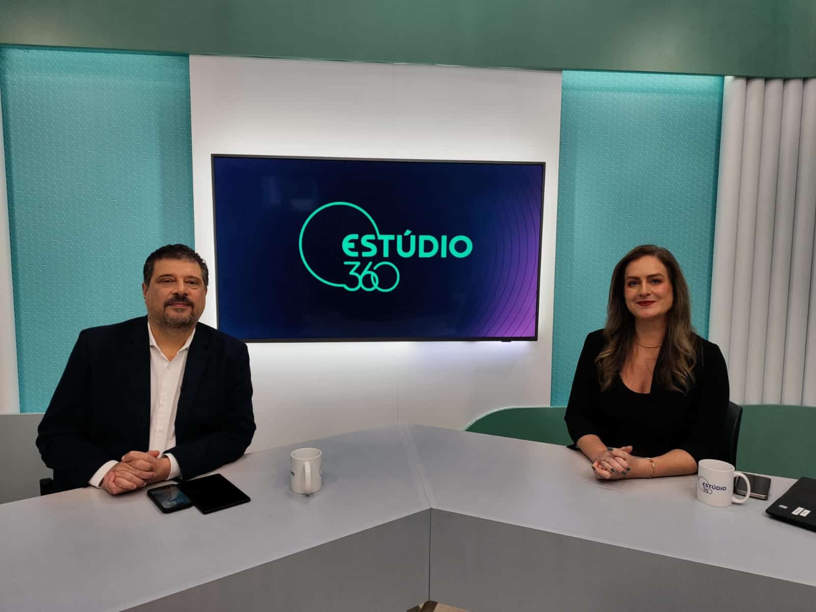 Andressa Missio e Antonio Carlos Leite comandam o Estúdio 360 com informação e dinamismo.