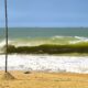 Bandeira vermelha alerta para risco de afogamento na Praia da Costa, em Vila Velha