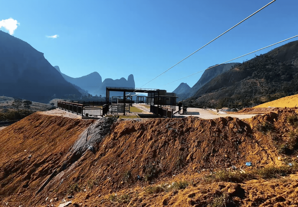 Base de lançamento da tirolesa da Pancas