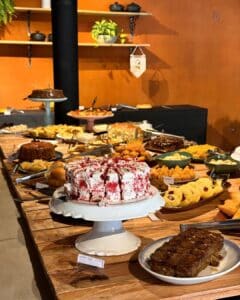 Café colonial na Fiore di Laranja Lima, em Venda Nova do Imigrante