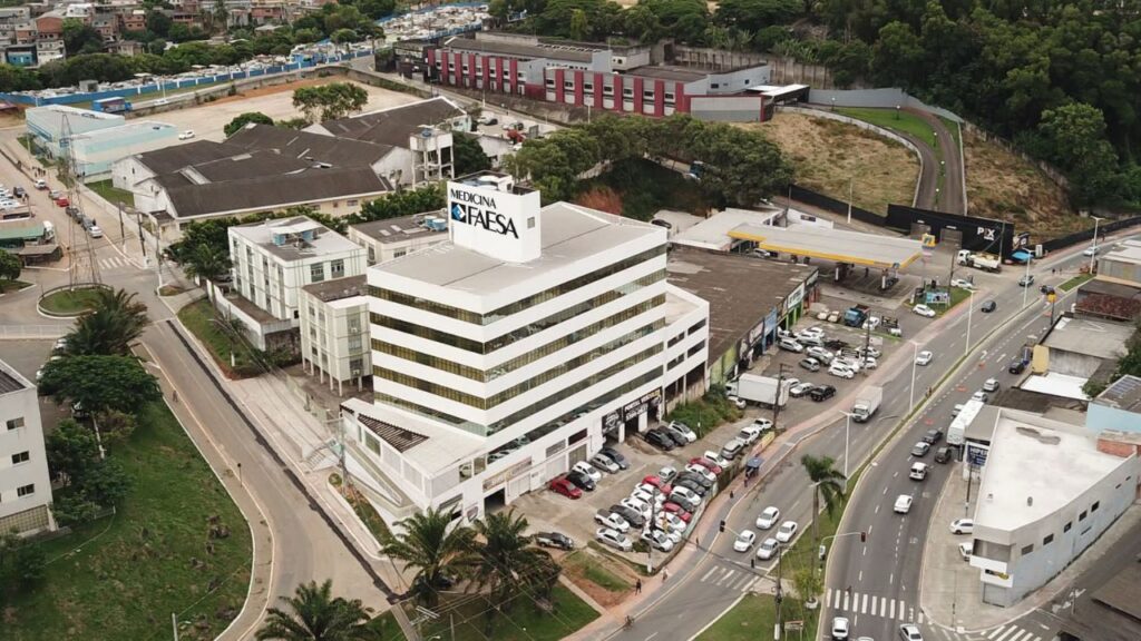 Prédio da faculdade Faesa em Cariacica visto do alto