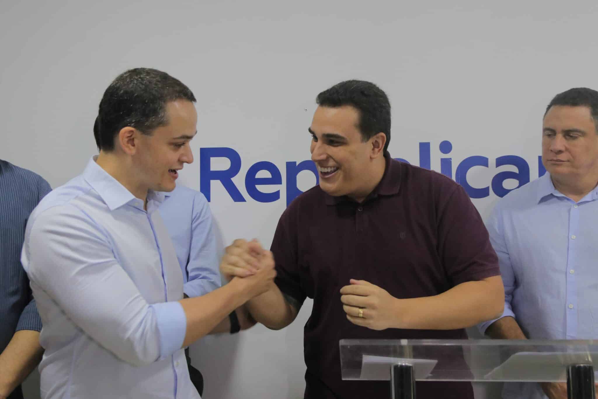 Pazolini ao lado de Erick Musso na convenção do Republicanos em Vitória. Crédito: Max Fonseca