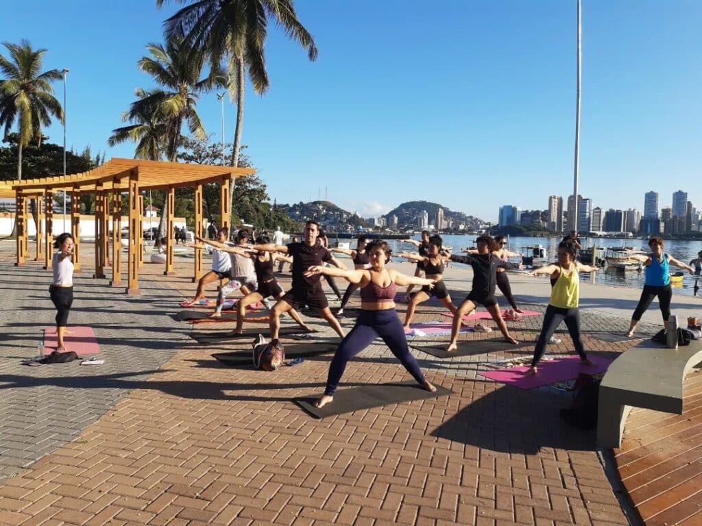 Yoga na Praça busca ser acessível para todos. Foto: Reprodução/Instagram