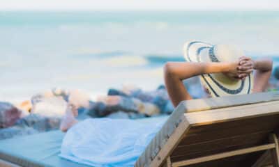 Relaxar na praia, ouvir música ou se conectar com amigos pode ser terapêutico