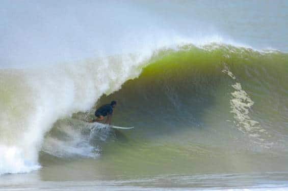 Praia do ES pode se tornar a 1ª Reserva Nacional de Surfe do Brasil