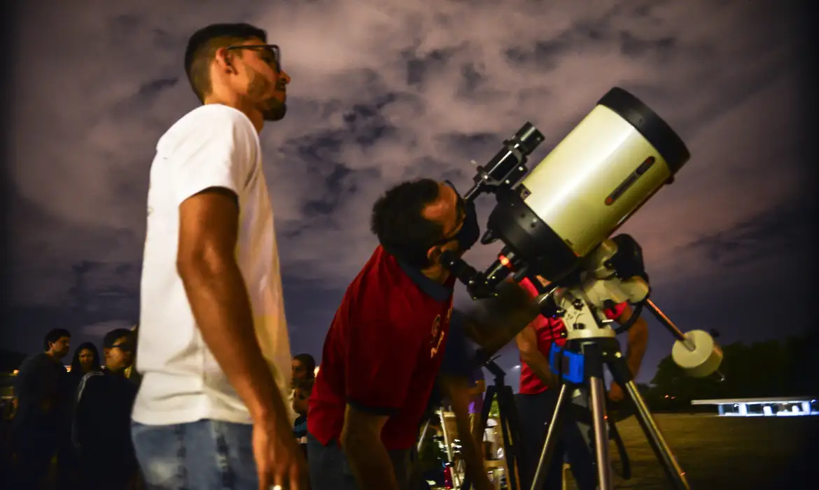 O cometa Tsuchinshan-Atlas poderá ser observado no céu do Hemisfério Sul a partir de 22 de setembro. Foto: Agência Brasil