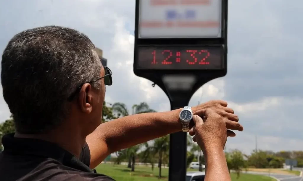 Com o horário de verão em pauta, o governo analisa como a medida pode contribuir para a sustentabilidade energética. Foto: Agência Brasil