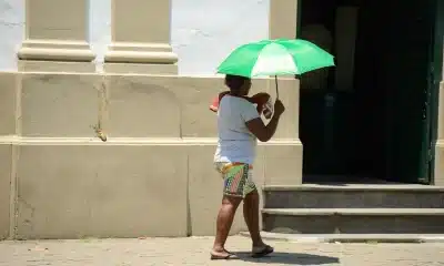 Para reduzir os impactos da baixa umidade, é importante que as pessoas bebam bastante líquido. Foto: Agência Brasil