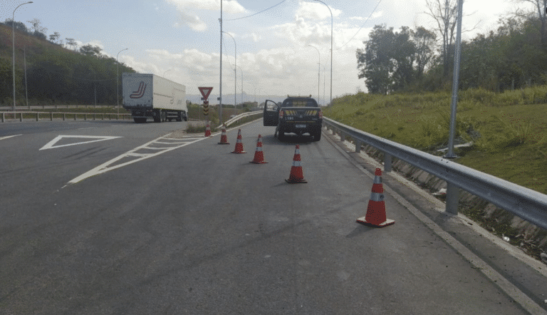 Fumaça na pista: Contorno do Mestre Álvaro é totalmente interditado