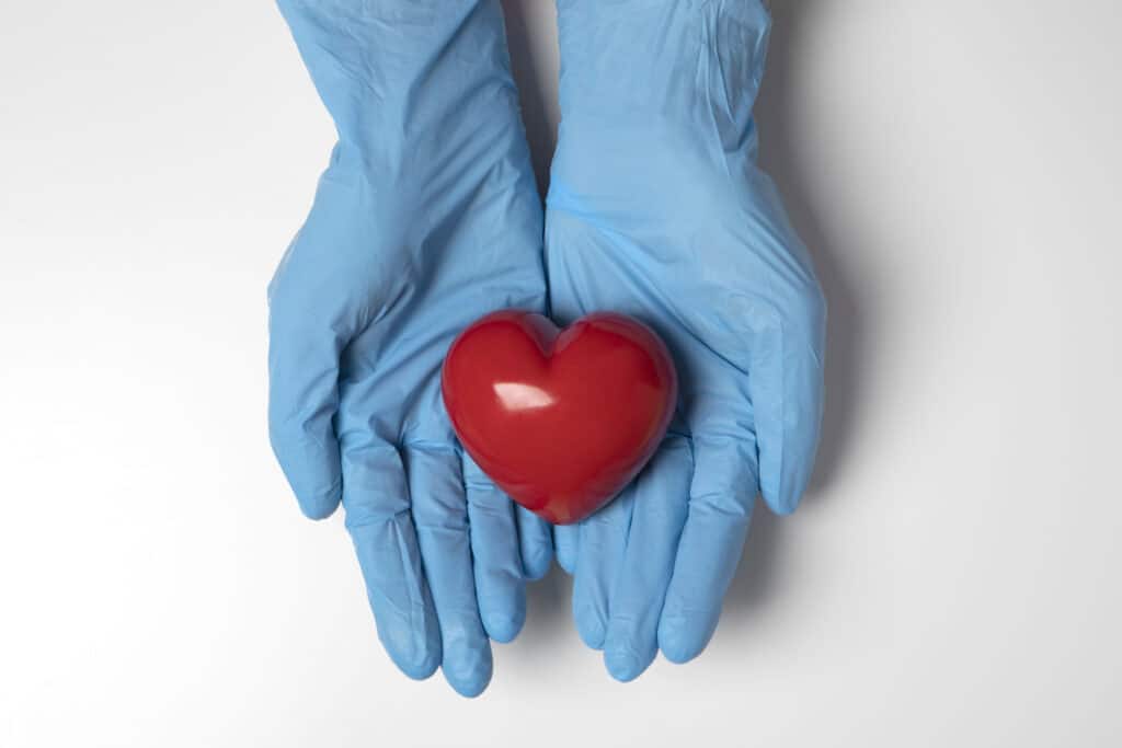 A doação de órgãos é um ato de amor! Com a Autorização Eletrônica de Doação de Órgãos, você pode manifestar seu desejo de ajudar quem precisa. Foto: Freepik