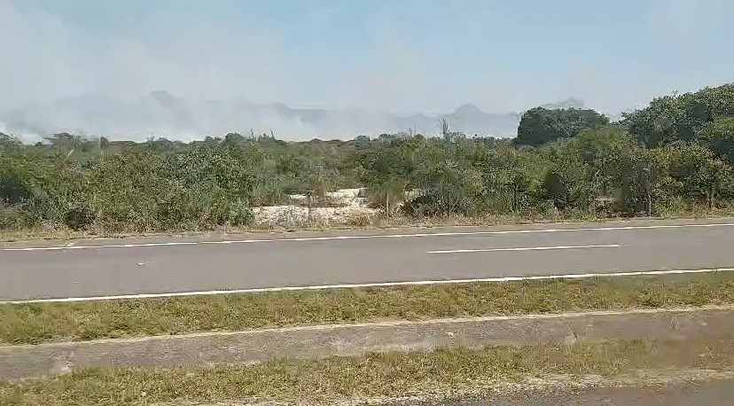 Ainda há fogo em área de vegetação em Guarapari