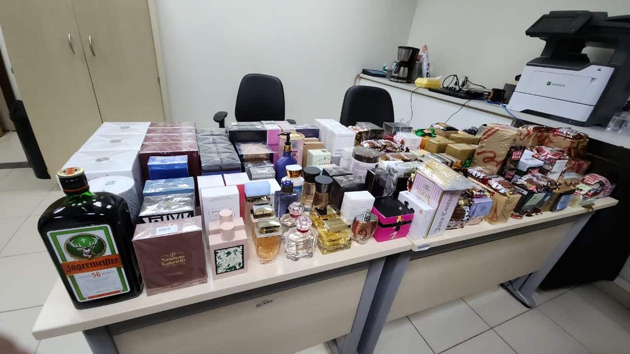 Vitória: homem é preso com mais de 100 perfumes no aeroporto