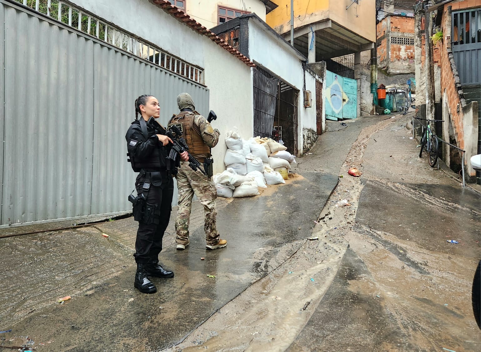 PC prende mãe e filha por 'pombo correio' 