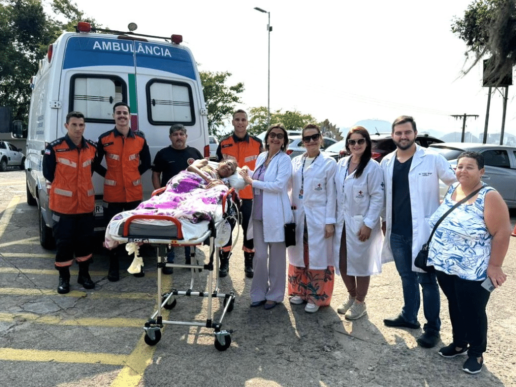 Maria da Penha realiza seu sonho de visitar o Convento da Penha, mostrando sua incrível resiliência diante das adversidades. Foto: Governo do Estado do Espírito Santo