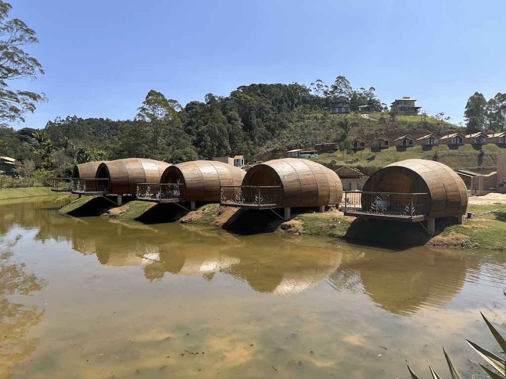 Chalés de Barril no Circuito Caravaggio, em Santa Teresa