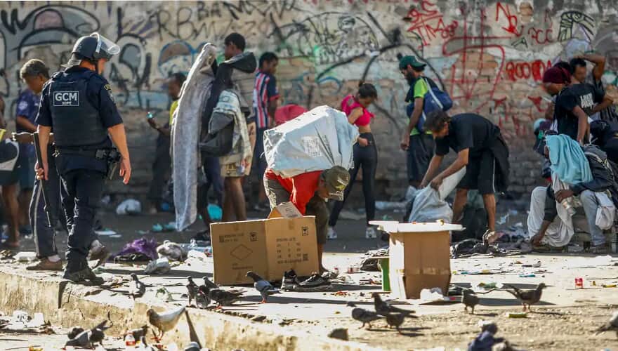 Pessoas em situação de rua na Cracolândia em São Paulo