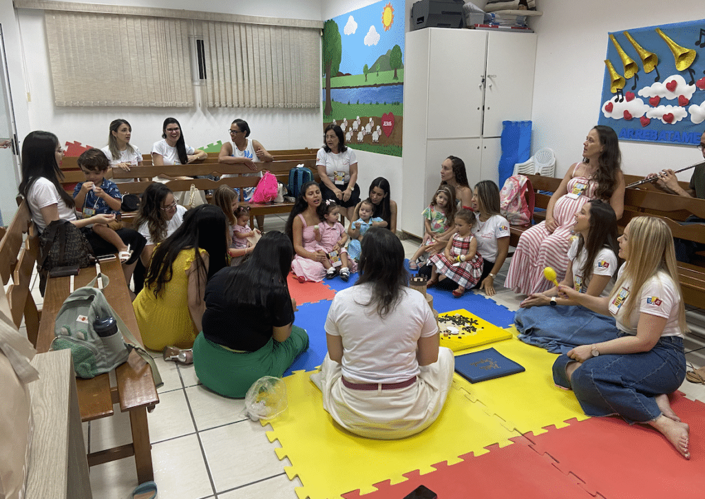 Ensino bíblico para crianças na Igreja Maranata Praia da Costa 4