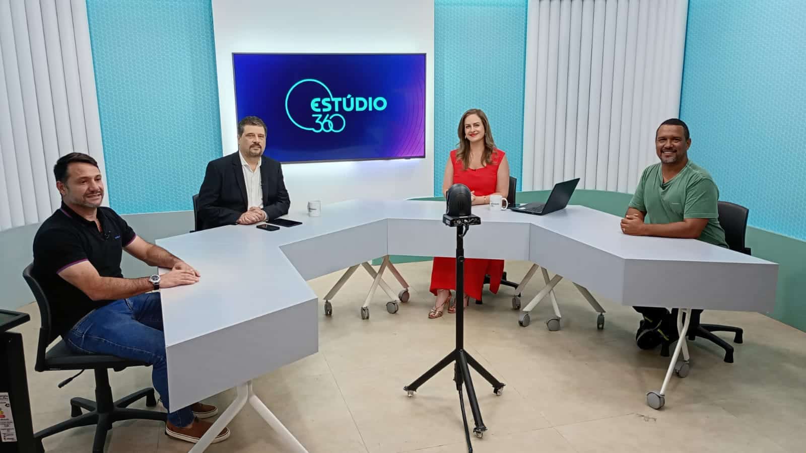 O secretário de Esportes e Lazer do município, Fabiano Rossato, e o coordenador dos projetos esportivos, Sandoval Vasconcelos, detalharam a iniciativa e orientaram sobre o processo de inscrição. Foto: Rafael Nery