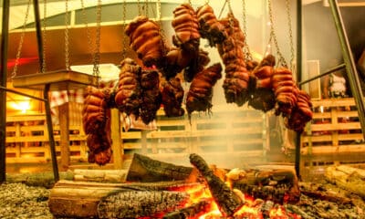 De 10 a 20 de outubro, o estacionamento do Shopping Vila Velha se transforma em um verdadeiro paraíso gastronômico no Festival Assadores + Degusta Beer. Foto: Divulgação