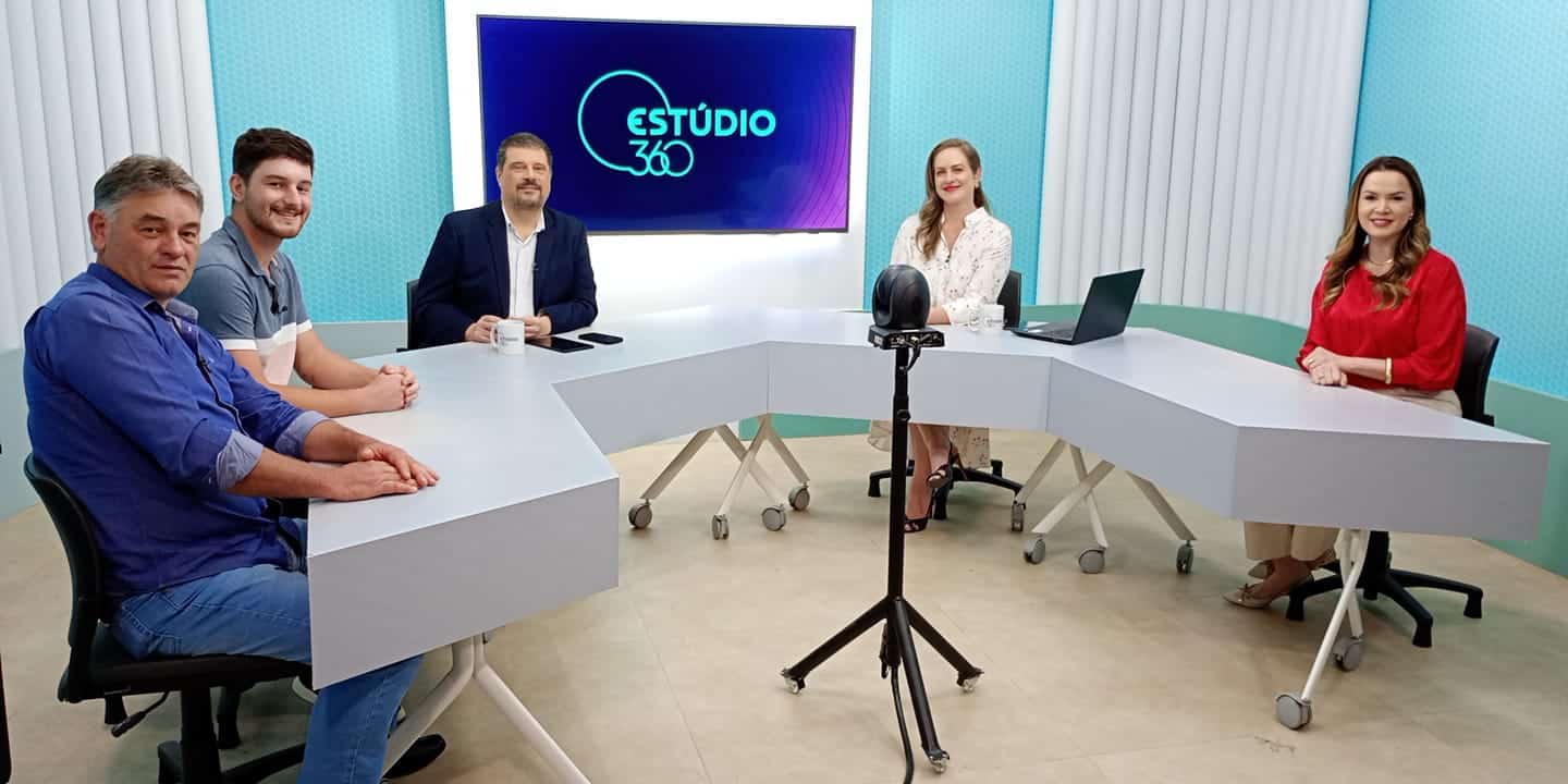 Francielly Ramos, Ivair Carraro e Henrique Dal Castel trazem a tradição e o cuidado familiar para a produção dos vinhos artesanais da Vinícola Henrique da Castel, direto de Bento Gonçalves para o Espírito Santo. Foto: Rafael Nery