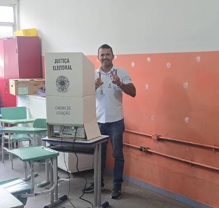 Vereador Fred (PDT) vota no 2º turno na Serra