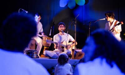 Lucas Eller, músico e instrutor de yoga, à frente do projeto Expresso Sonoro, que leva a prática de yoga para crianças e adolescentes capixabas