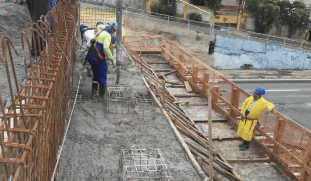 Obras do viaduto na Avenida Mário Gurgel, em Cariacica