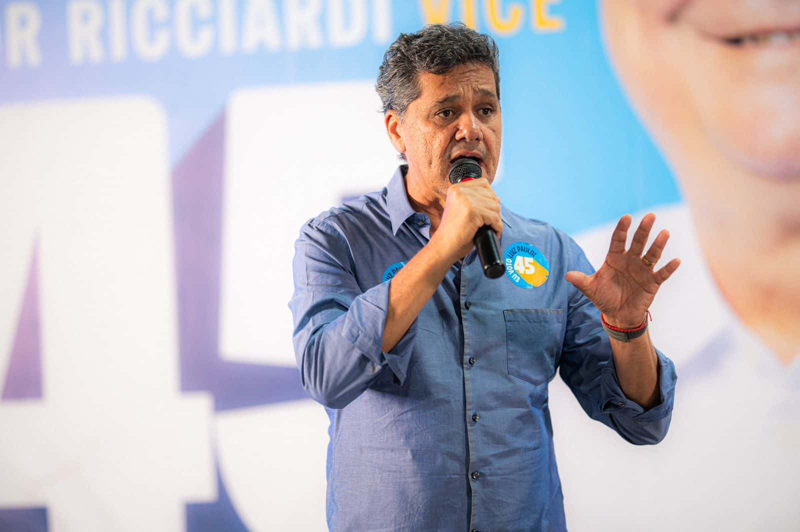 Ricardo Ferraço discursa em apoio a Luiz Paulo no clube Álvares Cabral