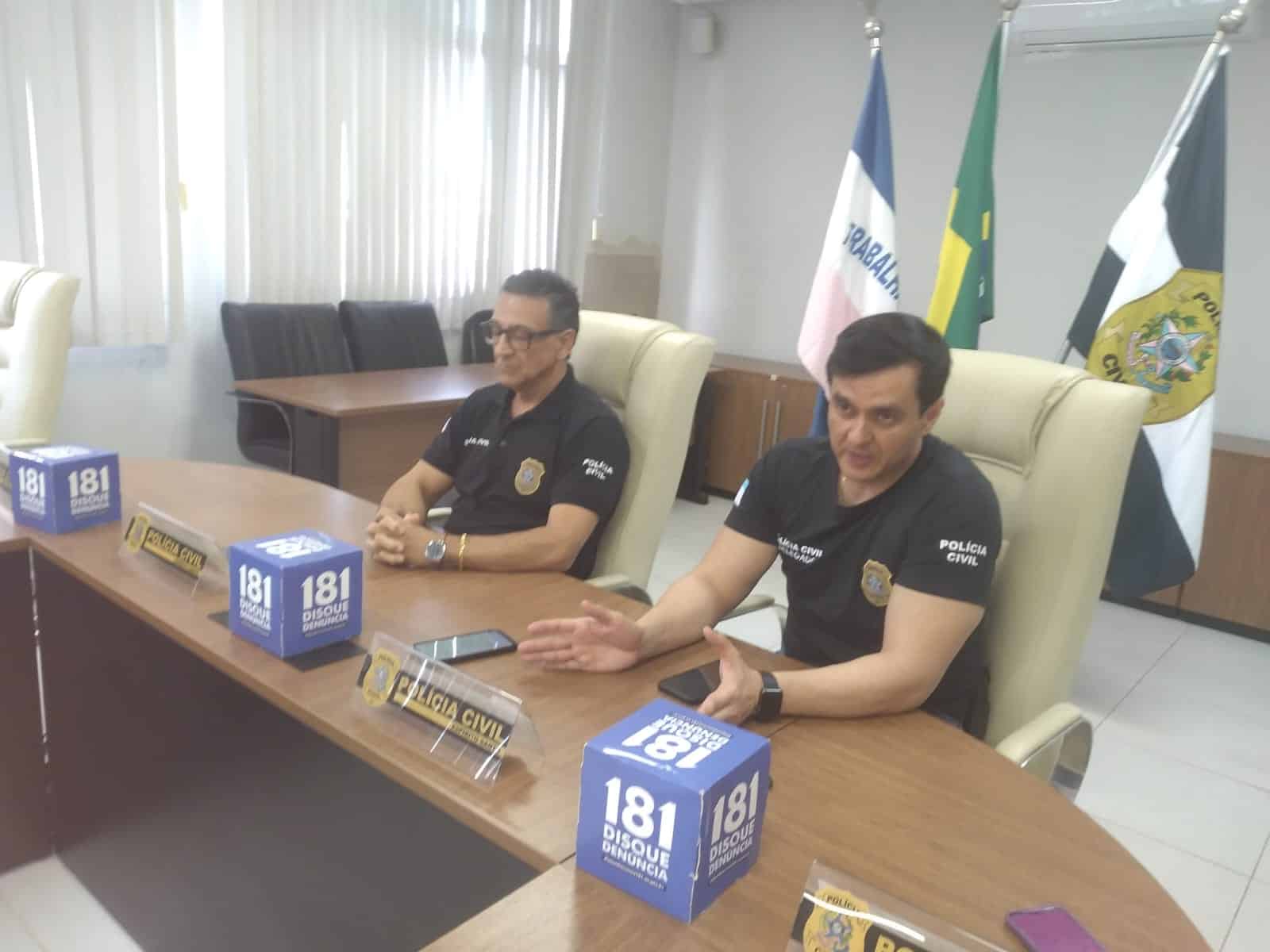 José Darcy Arruda e Rodrigo Sandi Mori em coletiva de imprensa na sede da Polícia Civil