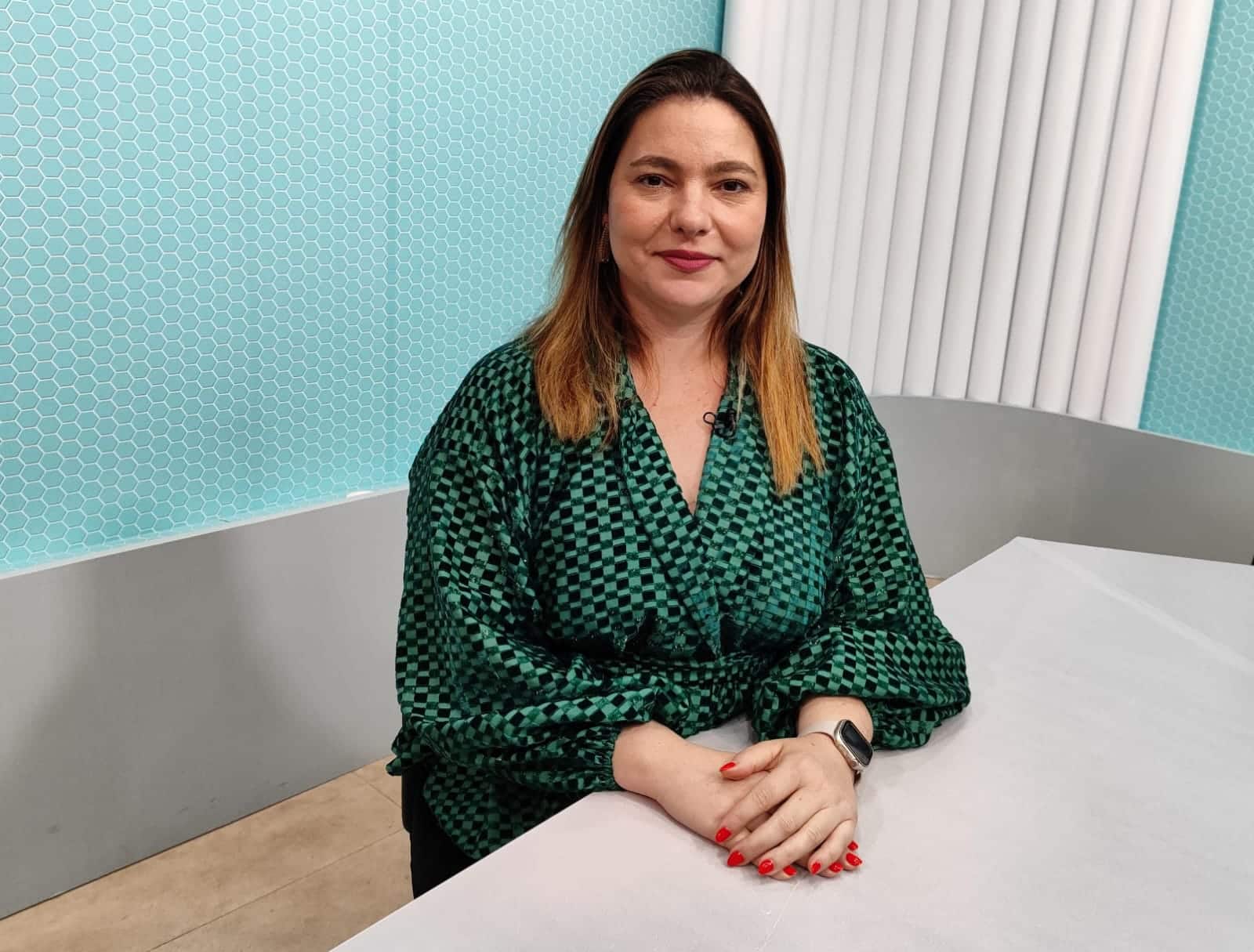 A advogada Suellen Mendes explica os passos para solicitar uma indenização em casos de danos e acidentes devido a buracos nas ruas. Foto: Fernanda Côgo