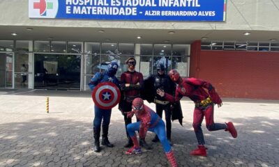 Voluntários vestidos de super-herois no Hospital Infantil e Maternidade Alzir Bernardino Alves (Himaba), em Vila Velha