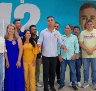 Weverson (ao centro) em encontro com novos aliados no seu comitê de campanha