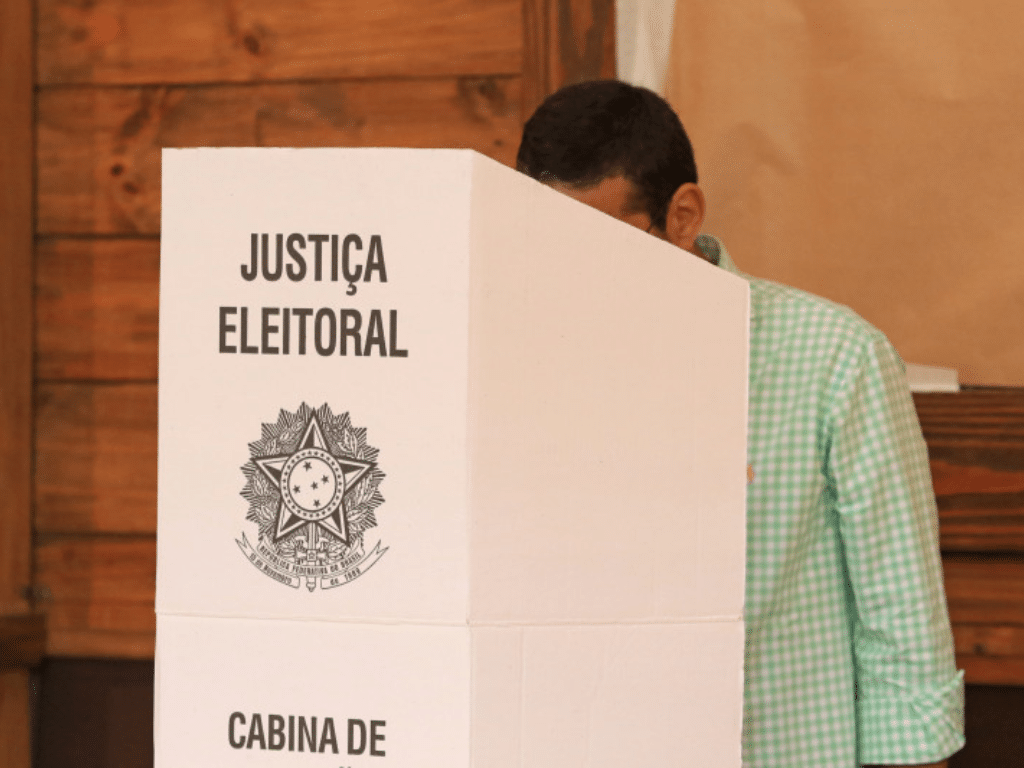 A necessidade de uma renovação política é evidente diante das novas demandas contemporâneas, que exigem uma representação à altura no cenário nacional. Foto: Luiza Prado/ JC