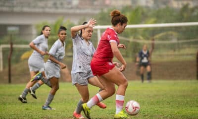 Os campeonatos estaduais de futebol amador no Espírito Santo têm atraído a atenção do público e revelado grandes talentos. Foto: Henrique Montovanelli/FES