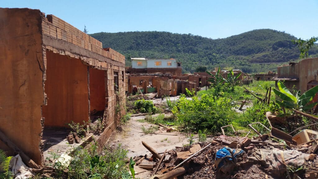 Ruínas de casas do distrito de Bento Rodrigues, em Mariana (MG). Foto: Léo Rodrigues/Agência Brasil