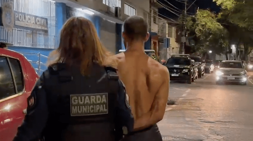 Marido é preso após usar tesoura para agredir mulher em Vitória