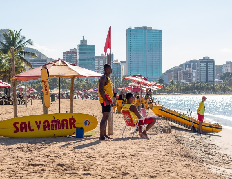 Guarda-vidas estão distribuídos em 18 pontos-base nas praias de Vitória. Foto: Carlos Antolini