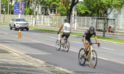 Ciclovia e ciclofaixa na avenida Beira-Mar, em Vitória