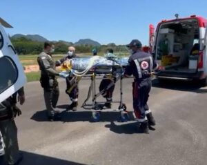 Homem é resgatado após ficar 20 minutos soterrado em Guarapari. Foto: Notaer.