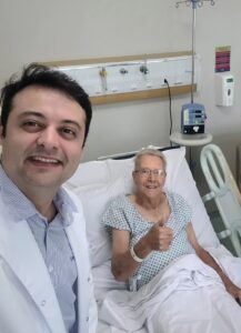 Idoso recebe o menor marca-passo do mundo em hospital de Colatina. Foto Divulgação