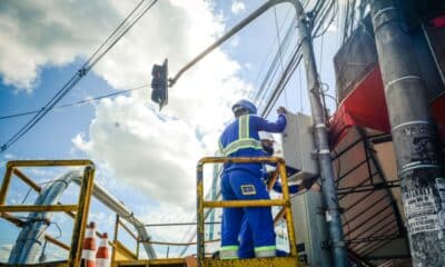 Instalação de novos controladores de semáforos