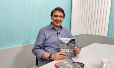 Em nova biografia, Reginaldo Leme compartilha histórias inéditas dos bastidores do automobilismo. Foto: Fernanda Côgo