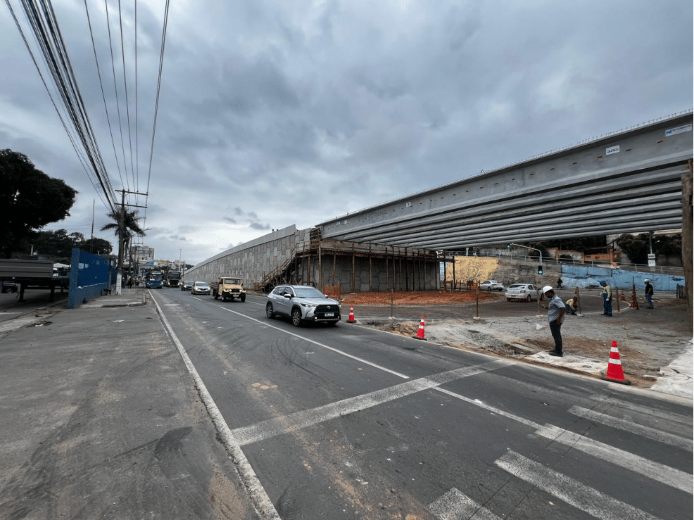 Viaduto na Avenida Mário Gurgel, em Cariacica