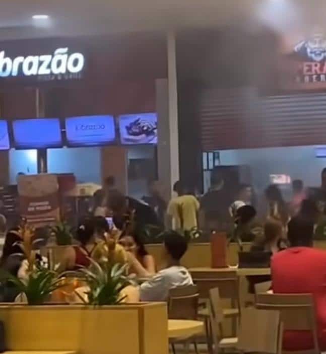 Incêndio em hamburgueria no Shopping Vila Velha.