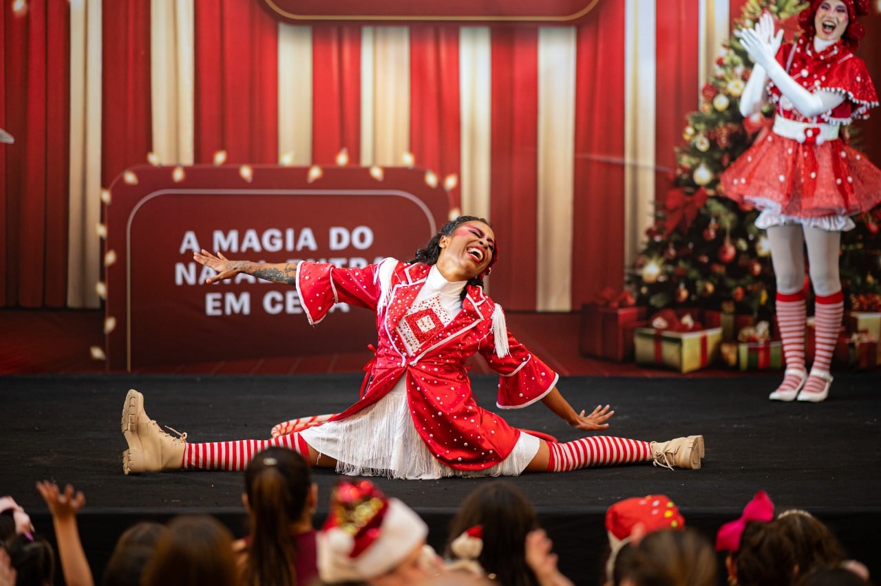 O Circo do Noel encanta as famílias com apresentações mágicas e uma decoração deslumbrante no Shopping Praia da Costa. Foto: Divulgação